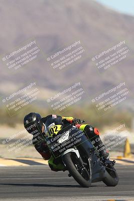 media/Oct-30-2025-Racers Edge (Thu) [[dabbdaf680]]/3-B Group/Session 2 (Turn 14)/